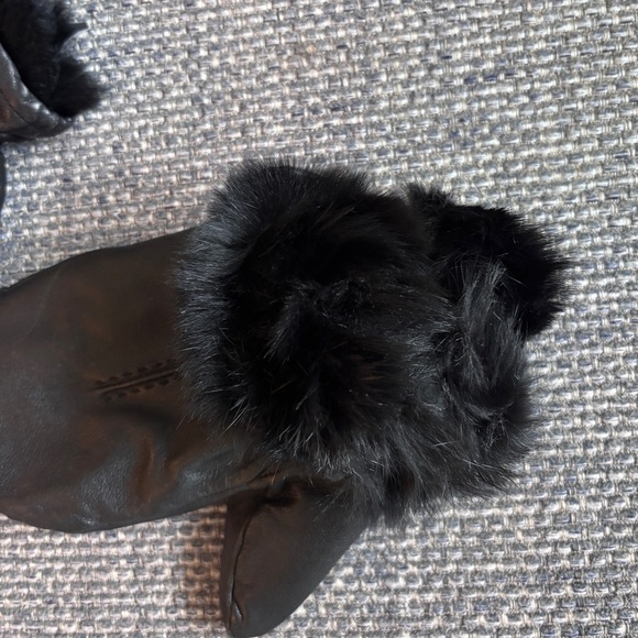 🖤 Grandoe Women’s Black Leather Mittens w/ Rabbit Fur Lining | Size Small ❄️ - Picture 4 of 4